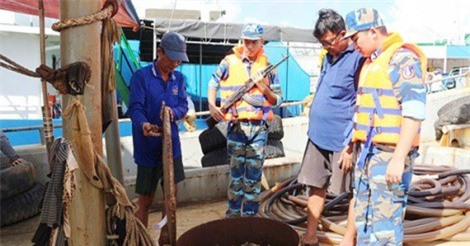 Bộ tư lệnh Vùng Cảnh sát biển 4 liên tiếp bắt giữ tàu chở dầu trái phép