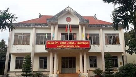 Cách chức Phó chủ tịch UBND phường vì hành vi sử dụng bằng giả