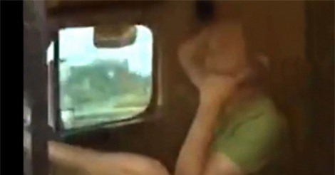 Tài xế dùng chân lái xe container đổ dốc cầu "tử thần" ở TP. HCM