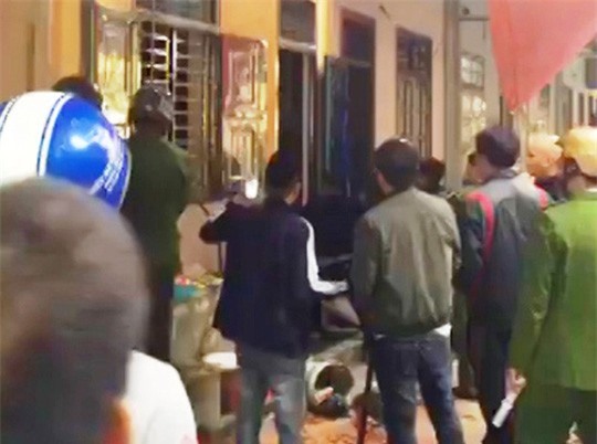 Thanh Hóa: Cảnh sát nổ súng trấn áp kẻ ngáo đá tấn công nhiều người