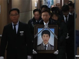 Tổ chức tang lễ cho 5 nạn nhất mất tích trong vụ chìm phà Sewol