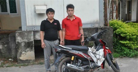 Bắt 2 "cẩu tặc" dùng kích điện chống trả lực lượng công an