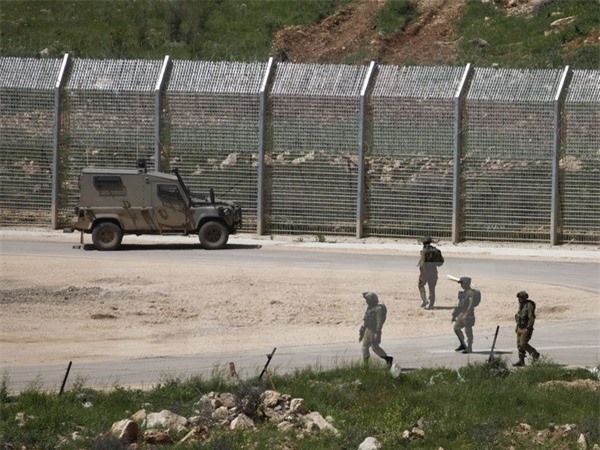 Xe tăng Israel nhắm vào căn cứ quân sự Syria ở Cao nguyên Golan