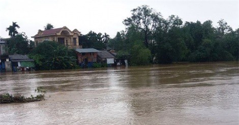 Thừa Thiên - Huế: Hàng nghìn học sinh nghỉ học để tránh lũ