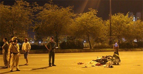 Va chạm với xe container, đôi nam nữ thương vong