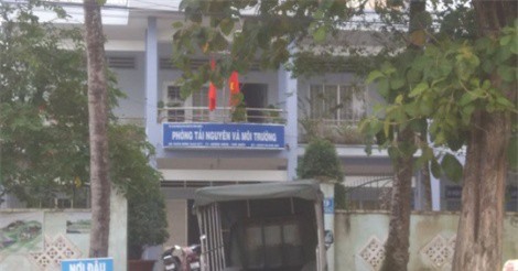 Kê khống giá trị công trình, 1 nhân viên tài nguyên môi trường bị bắt