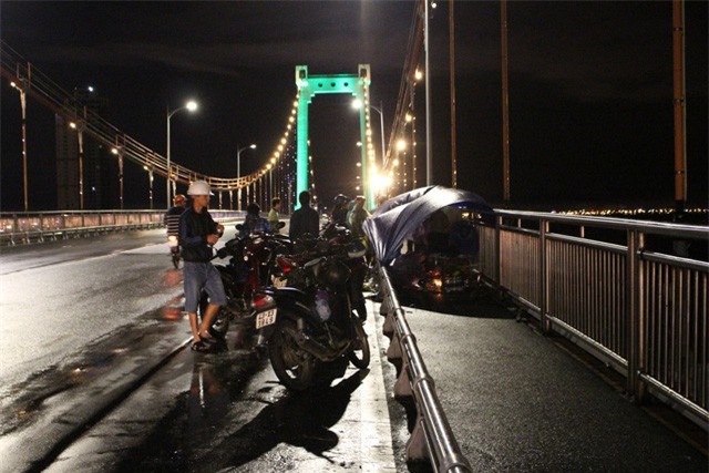 Thất tình, nam thanh niên nhảy cầu tự tử