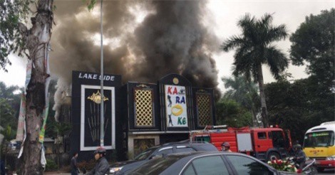 Hà Nội: Hỏa hoạn thiêu rụi quán karaoke ở Linh Đàm