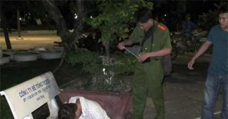 Hoảng hồn phát hiện người đàn ông chết gục trên ghế đá công viên