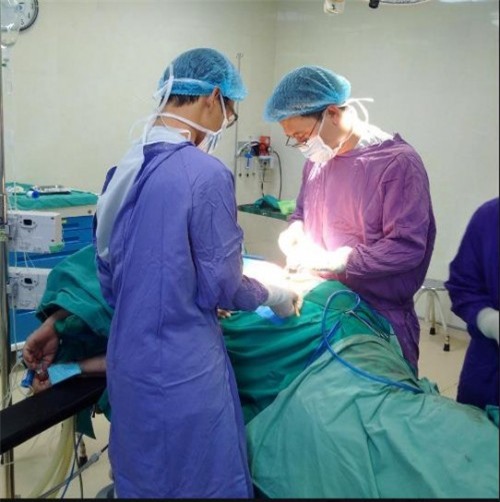 Truy bắt đối tượng nổ súng ở Xuân La khiến 1 cô gái thủng bụng