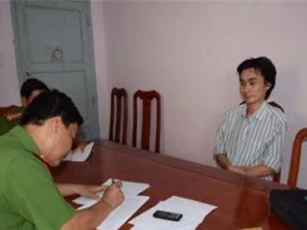 Bị mắng, nghịch tử đầu độc cha ruột