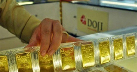 Giá vàng hôm nay (24/11): Vàng tăng, USD giảm sâu