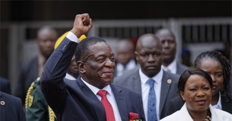 Tổng thống lâm thời Zimbabwe ca ngợi ông Mugabe trong lễ nhậm chức