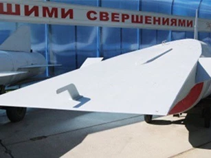 Bộ Quốc phòng Nga tiết lộ đang chế tạo "vũ khí siêu siêu âm"