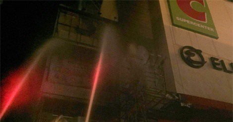 Hà Nội: Quán trà sữa ở tòa nhà Hồ Gươm Plaza bốc cháy dữ dội