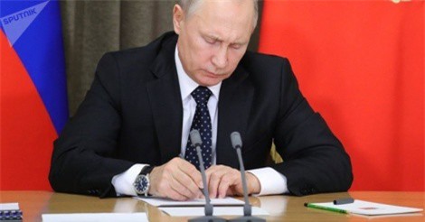 Tổng thống Nga Putin ký đạo luật đáp trả Mỹ