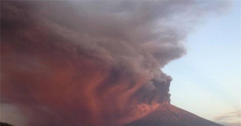 Hàng loạt chuyến bay bị hủy, hoãn do ảnh hưởng của núi lửa phun trào ở Bali 