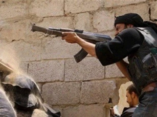 Bất đồng về đối phó quân đội Syria, hai nhóm khủng bố đụng độ dữ dội