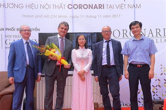 Nhà Trắng cân nhắc cấm nhân viên dùng điện thoại di động