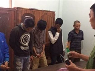 Bắt nhóm thanh niên đang phê ma túy trong phòng trọ