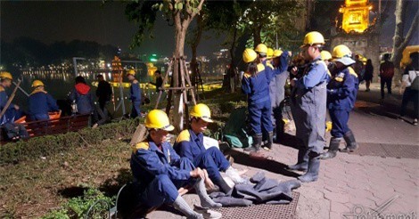 Chùm ảnh công nhân trắng đêm nạo vét bùn hồ Hoàn Kiếm