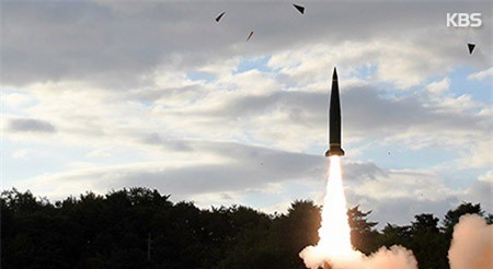 Quân đội Hàn Quốc bắn tên lửa ngay sau vụ phóng của Triều Tiên