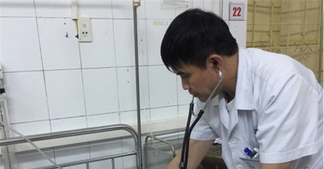 Cấp cứu thành công bé gái 11 tuổi bị mảnh kính đâm trúng ngực tại trường học