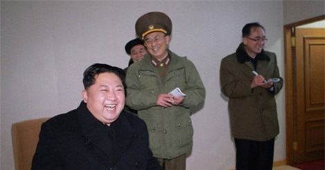 Chủ tịch Triều Tiên tươi cười chỉ đạo phóng tên lửa Hwasong-15