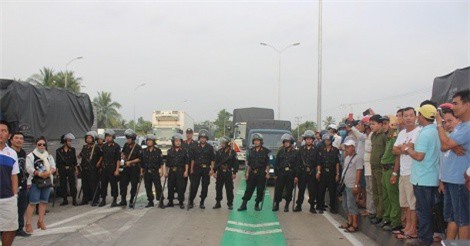 Trạm BOT Cai Lậy hỗn loạn, 2 người bị tạm giữ