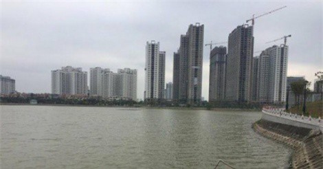 Phát hoảng khi thấy thi thể phụ nữ khoảng 30 tuổi dưới hồ ở Hà Nội