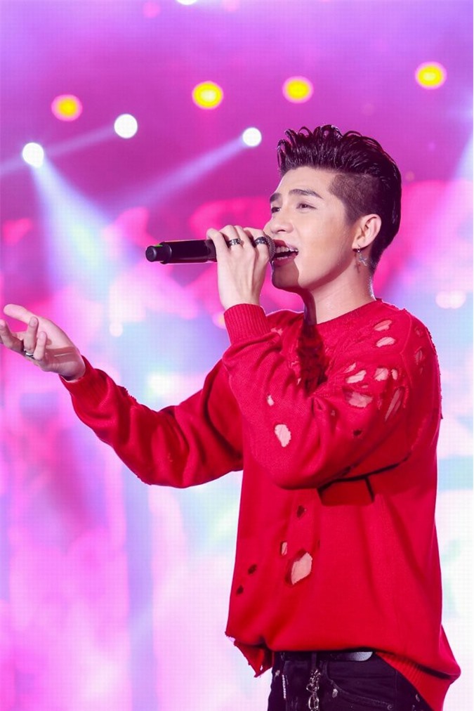 Thăng hoa trong liveshow âm nhạc kỉ niệm 9 năm ca hát của Noo Phước Thịnh