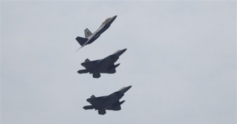 6 chiếc F-22 của Mỹ tung cánh cùng lúc trên bầu trời Hàn Quốc