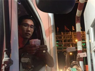 BOT Cai Lậy “đối phó” với tài xế đòi tiền lẻ bằng cách nào?