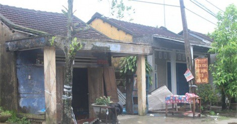 Phát hiện cụ bà chết trong tư thế treo cổ tại ngôi nhà hoang