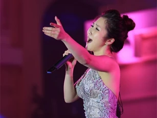 Hương Tràm “bùng nổ” tại Đêm hữu nghị Việt- Hàn