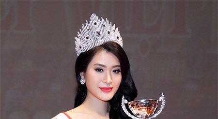 Vũ Bình Minh đăng quang Hoa hậu doanh nhân Việt toàn cầu