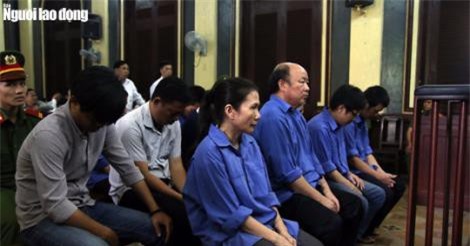 Cựu nữ giám đốc ngân hàng tham ô hàng chục tỉ đồng