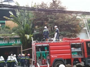 Hà Nội: Cháy lớn tại quán cà phê trên phố Phan Kế Bính