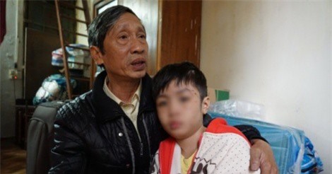 Bé trai 10 tuổi bị bạo hành bất ngờ xin tha cho bố