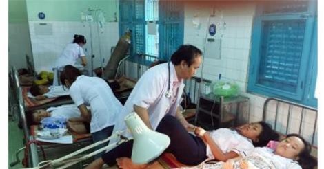 Hàng chục học sinh nhập viện sau khi ăn bữa sáng