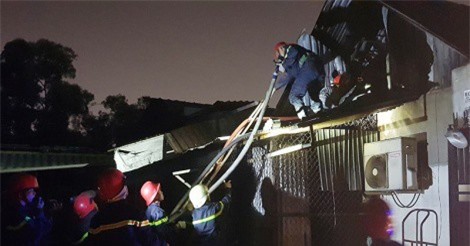 TP.HCM: Quán lẩu dê bốc cháy, thực khách hoảng loạn tháo chạy