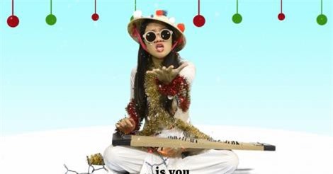 “Giật mình” với liên khúc Giáng sinh phiên bản cải lương của cô gái gốc Việt