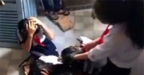 Buộc thôi học có thời hạn 2 học sinh đánh bạn dã man
