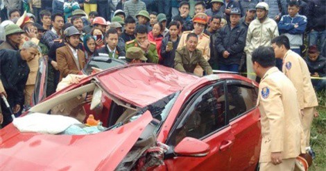 Hải Dương: Xe ô tô lao xuống sông, một người tử vong