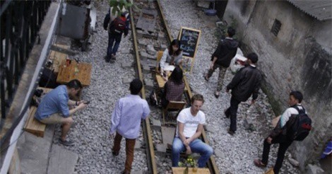 Hàng loạt quán cà phê giữa đường tàu Hà Nội bị xóa sổ