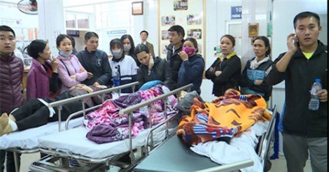 Hé lộ nguyên nhân lan can trường sập khiến hàng chục học sinh bị thương