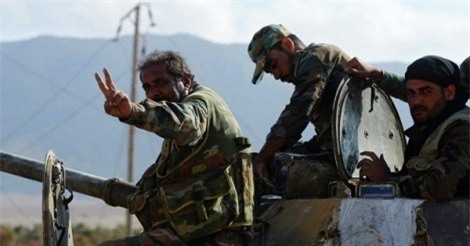 Quân đội Syria điều thiết giáp nã tên lửa vào thành trì IS ở Deir Ezzur