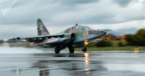 Tiêm kích Su-35 rượt đuổi F-22 trên bầu trời Syria: Nga đổ lỗi cho Mỹ