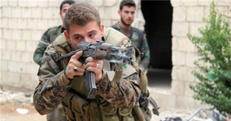 Ch&#x1EA3;o l&#x1EED;a Damascus: &#x110;&#x1EE5;ng &#x111;&#x1ED9; v&#x1EDB;i qu&#xE2;n &#x111;&#x1ED9;i Syria, h&#xE0;ng ch&#x1EE5;c t&#xEA;n kh&#x1EE7;ng b&#x1ED1; b&#x1ECF; m&#x1EA1;ng