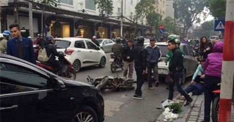 Ô tô 4 chỗ đâm liên hoàn xe máy, 1 người bị thương